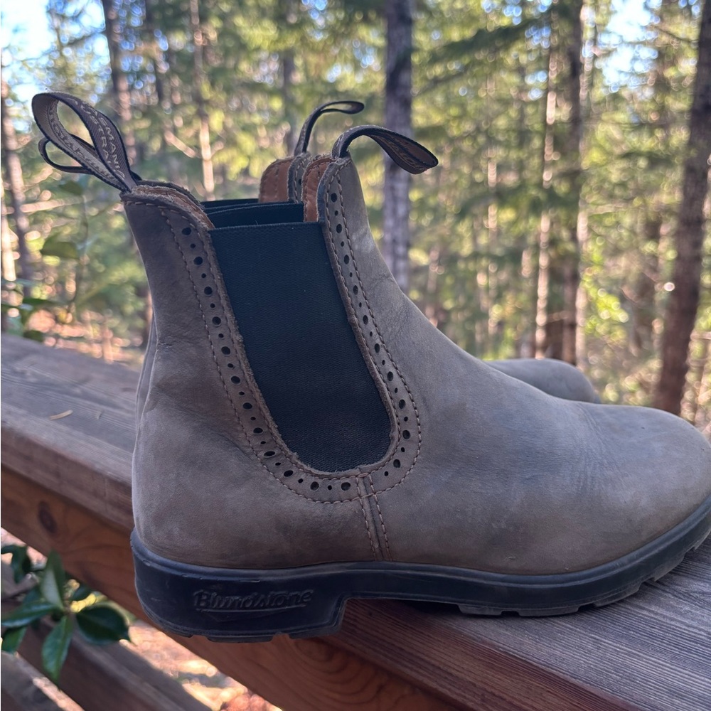 Blundstone Women’s Chelsea Boots Size 8